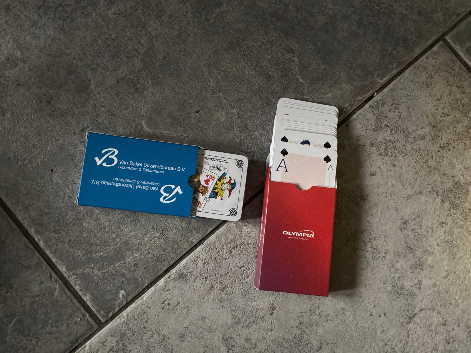 Twee decks speelkaarten: Olympia en Van Bakel, Een of twee spelers, Ophalen, Nieuw