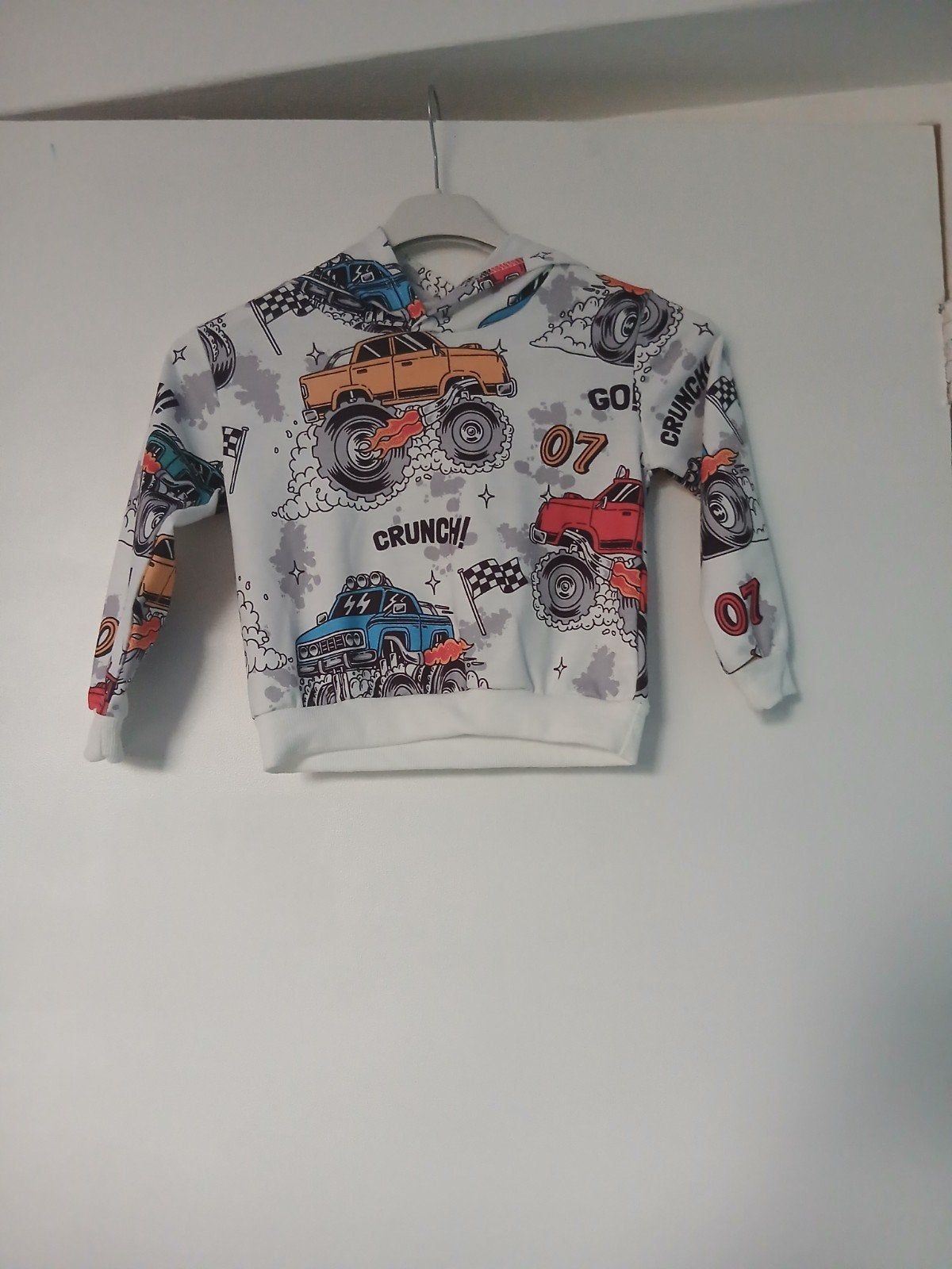 nieuw jongens trui wit met monster trucken maat 86/92, Kinderen en Baby's, Babykleding | Maat 86, Ophalen of Verzenden, Nieuw