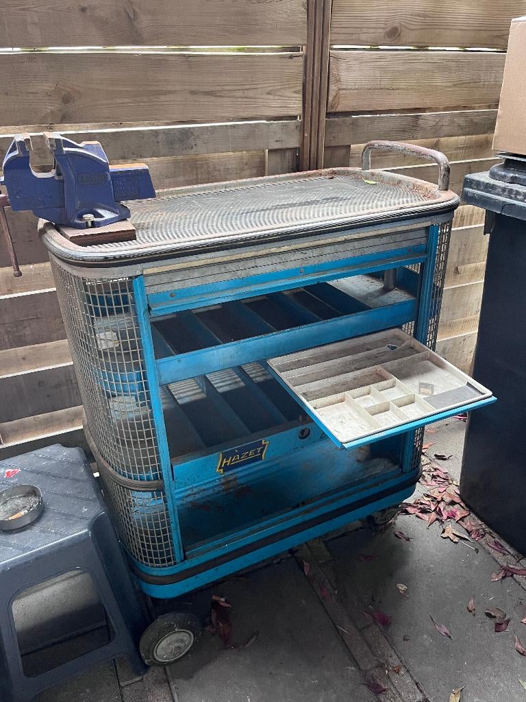 Hazet vintage gereedschapswagen met bankschroef, Ophalen, Gebruikt