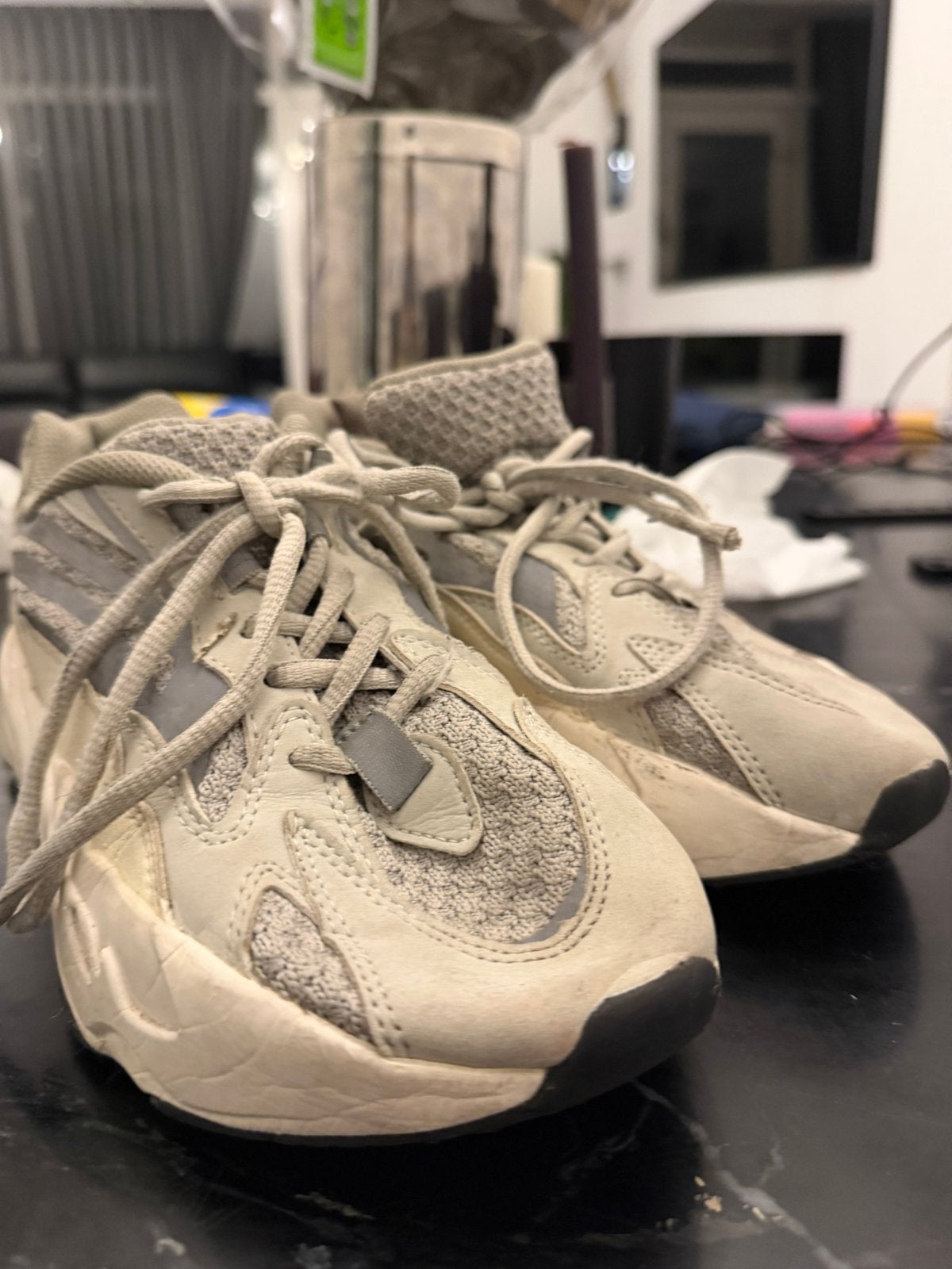 Yeezy Boost 700 V2 Tephra - Maat 40, Ophalen of Verzenden, Gedragen, Grijs, Sneakers of Gympen
