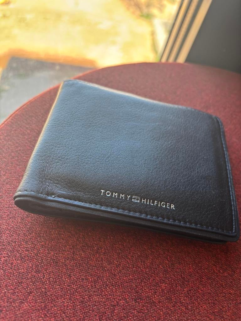 Tommy Hilfiger Portemonnee, Ophalen of Verzenden, Zo goed als nieuw, Zwart, Leer