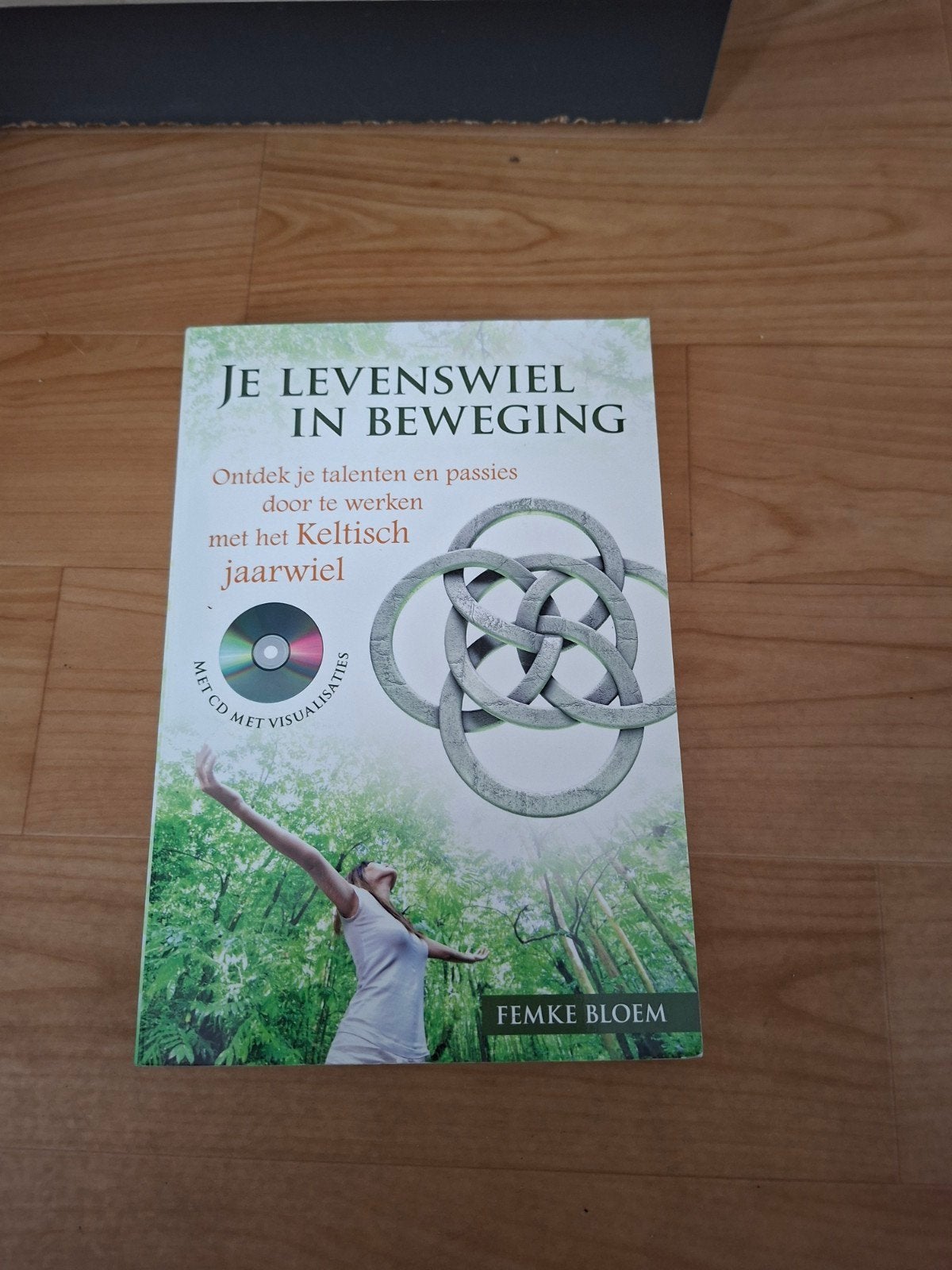 Je Levenswiel in Beweging - Femke Bloem (met CD), Boeken, Achtergrond en Informatie, Spiritualiteit algemeen, Ophalen of Verzenden