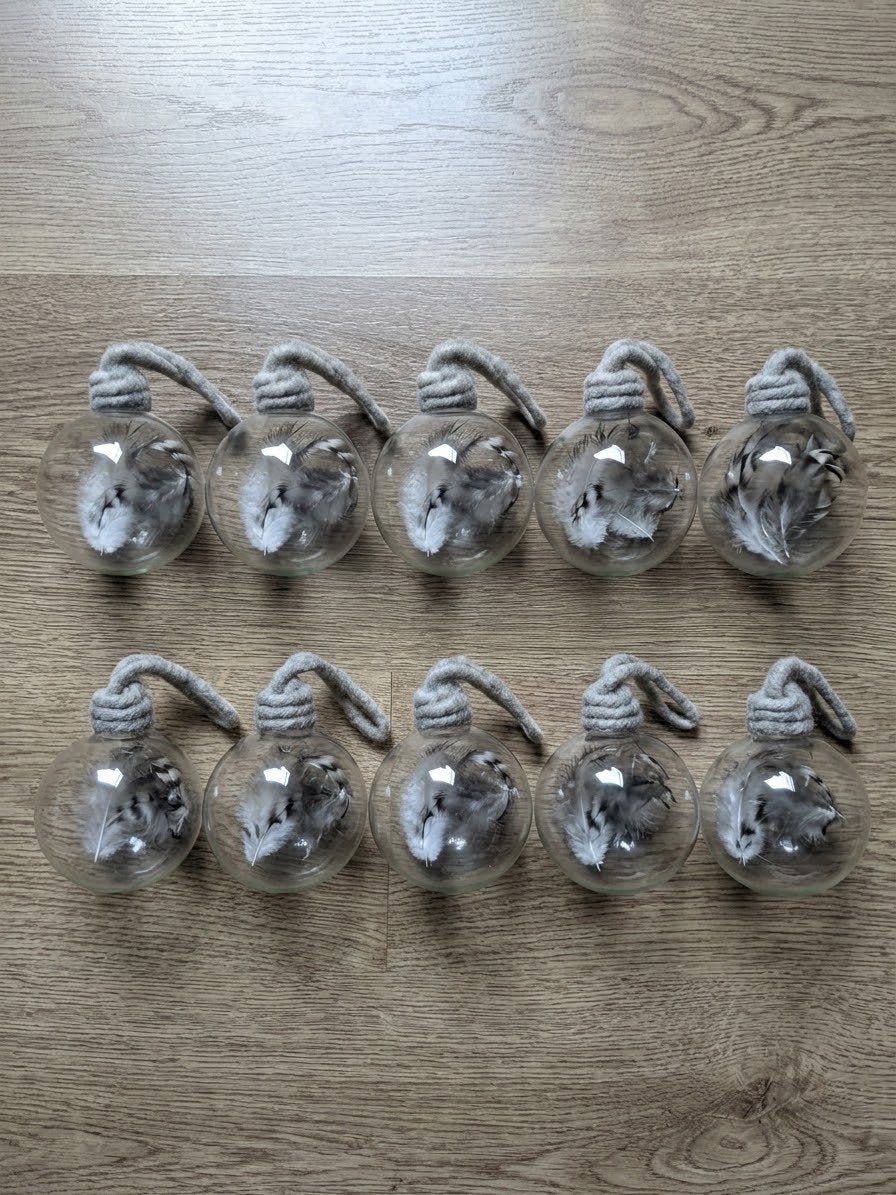 Set van 10 glazen kerstballen met veertjes en vilten hanger, Ophalen of Verzenden