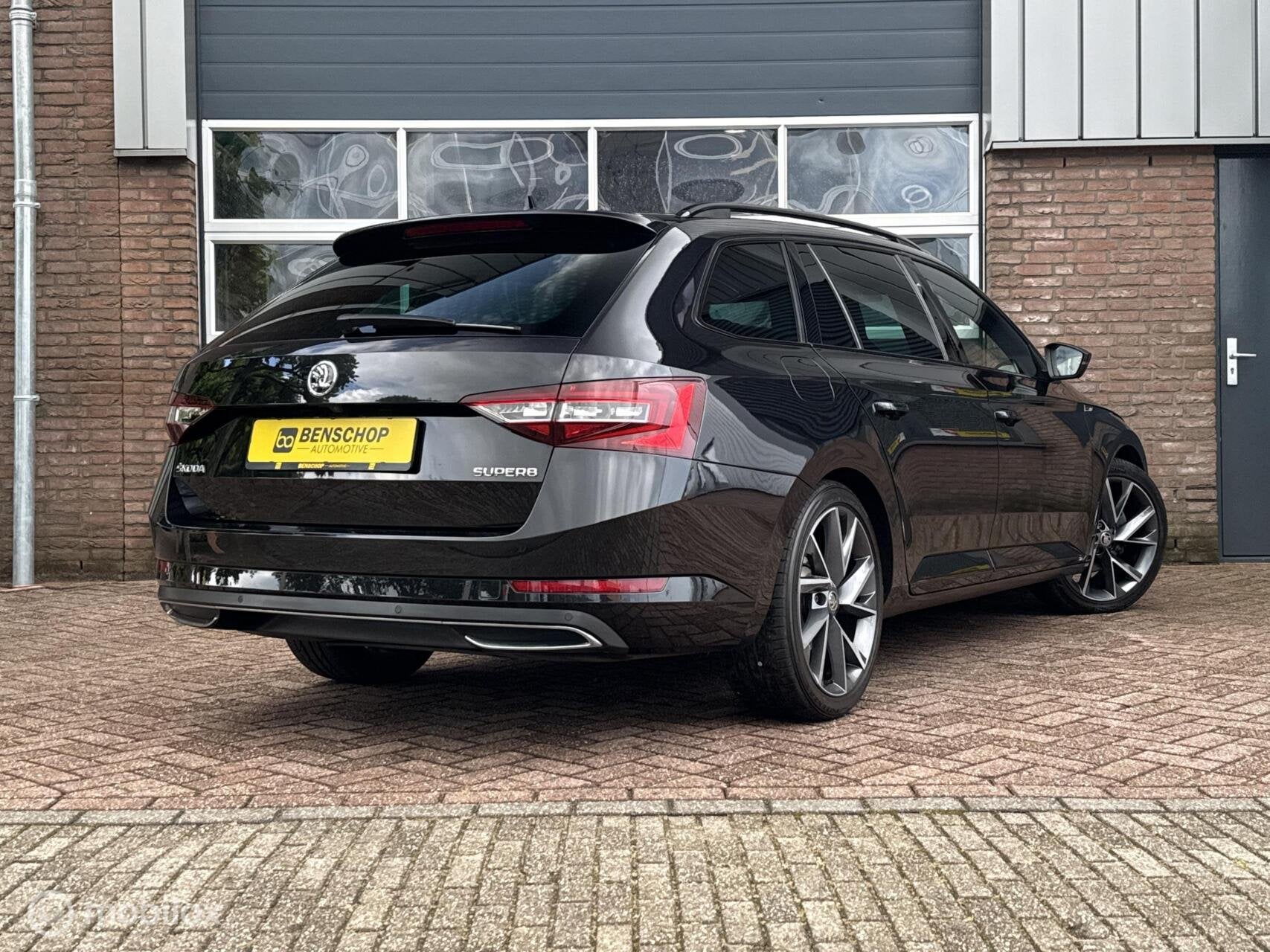 Skoda Superb Combi 1.8 TSI Sportline Kuipstoelen Navi Carpla, Auto's, 1800 kg, Zwart, 4 cilinders, 179 pk