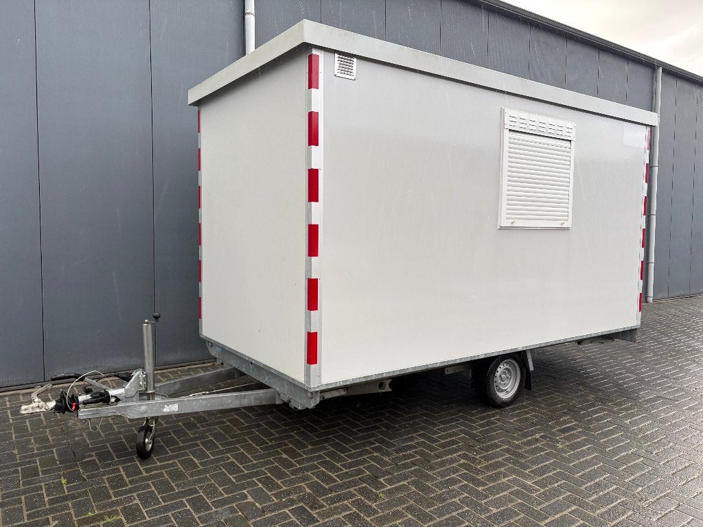 Te koop Brouwer snelverkeer schaftwagen bouwkeet met berging