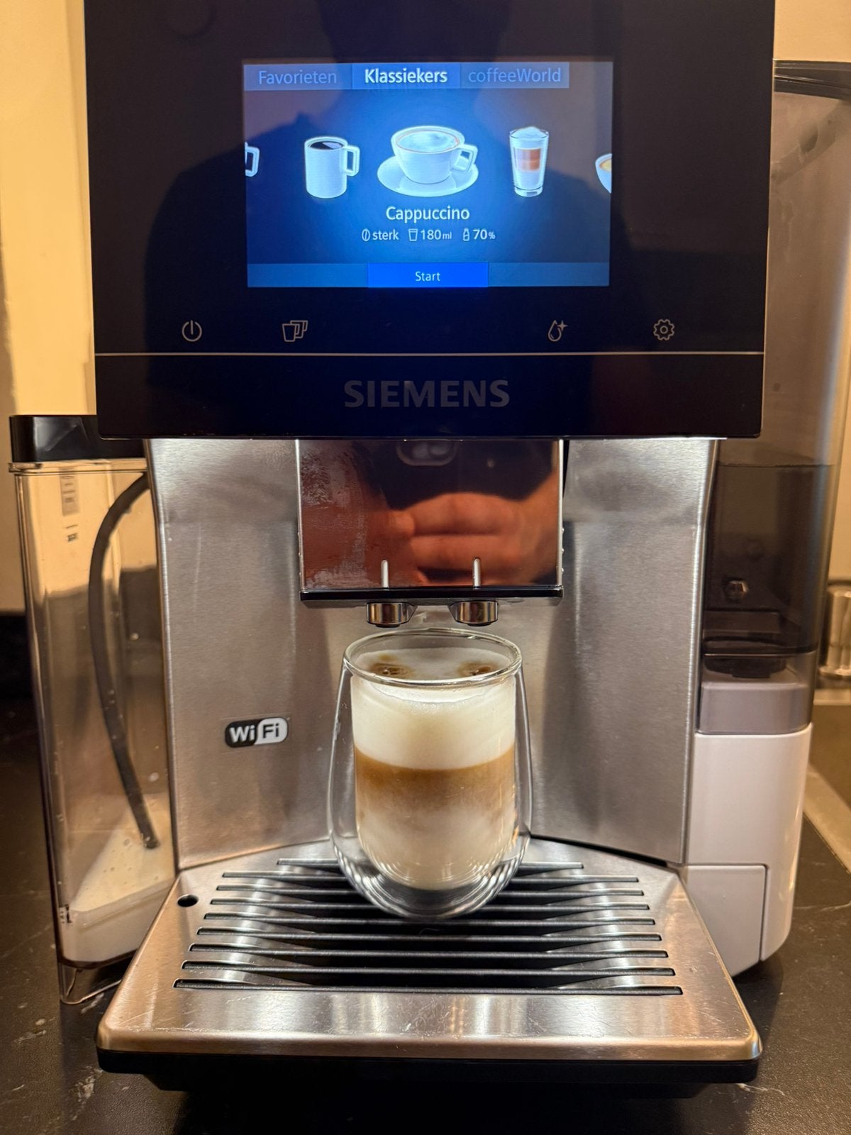 Siemens EQ700 Integral ZGAN | <2 Jaar | 1000 Bereidingen, 10 kopjes of meer, Koffiemachine, Zo goed als nieuw, Afneembaar waterreservoir