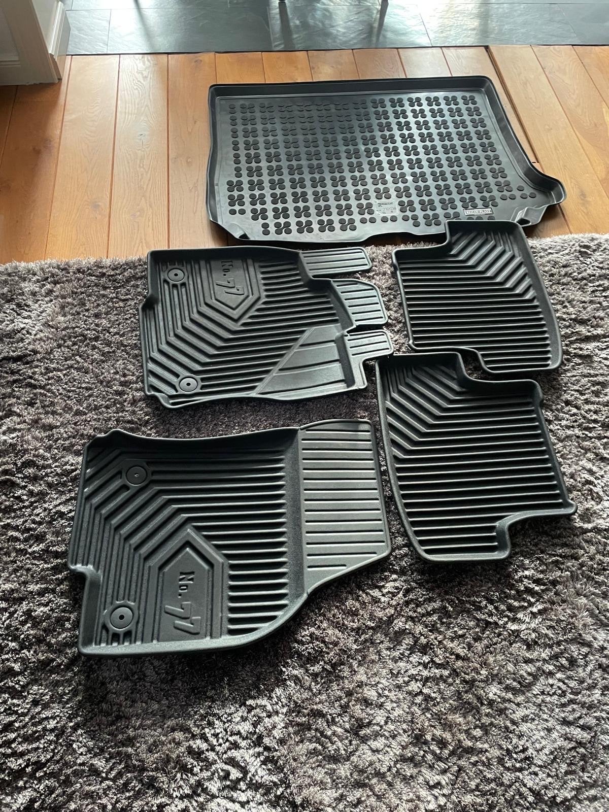 Rubberen Matten en Kofferbakmat voor Audi Q2, Ophalen, Zo goed als nieuw