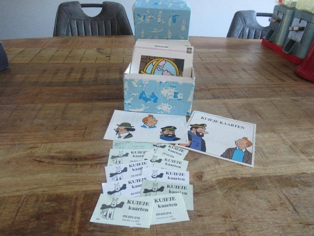 Vintage Kuifje Kaarten spel encyclopedie met spelelement, Verzamelen, Ophalen of Verzenden, Kuifje, Zo goed als nieuw, Boek of Spel