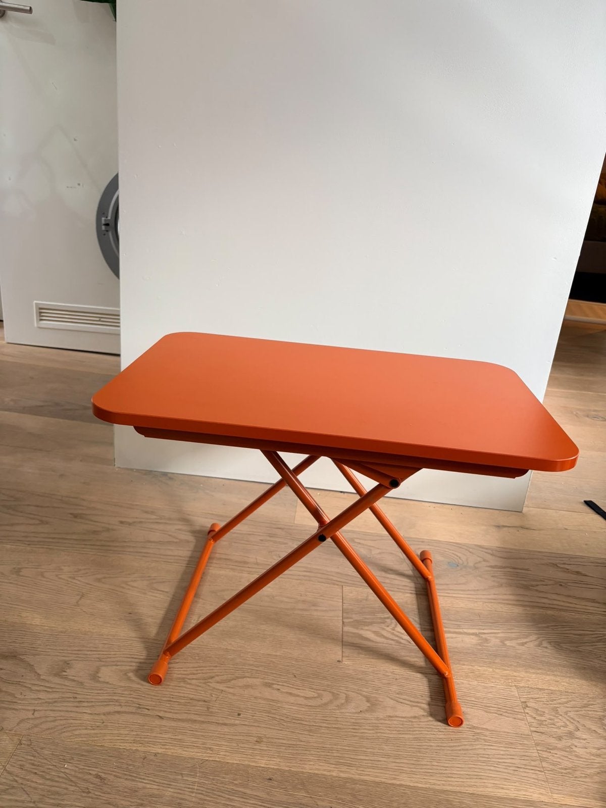 IKEA DUBBLA opklapbare laptoptafel/bedtafel oranje, Ophalen, Minder dan 45 cm, Metaal of Aluminium, 55 tot 75 cm