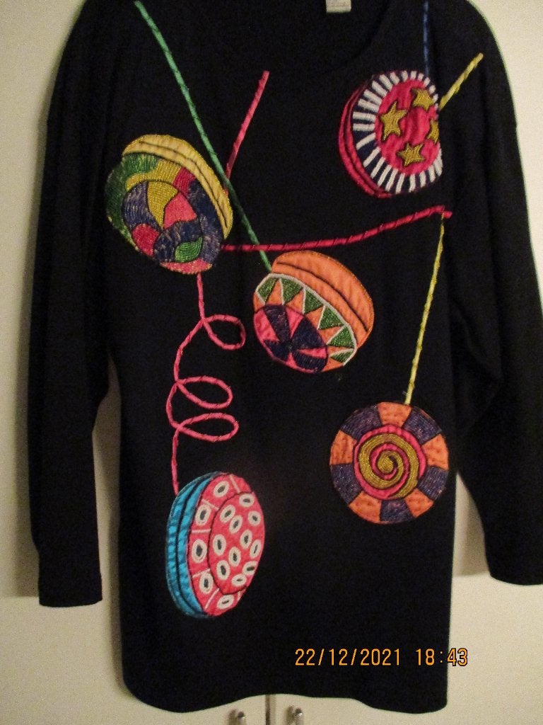 Zware kwaliteit (merk)shirt met jo-jo's in kralen, Zwart, Lange mouw, Ophalen, Maat 38/40 (M)