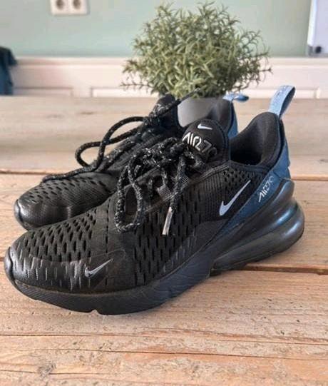 Nike Air Max 270 Zwart Blauw - Maat 37.5, Verzenden, Jongen of Meisje, Schoenen, Zo goed als nieuw
