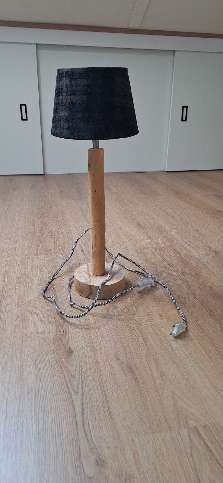 Tafelmodel Boomstam Schemerlamp met Zwarte Fluwele Kap, Ophalen, Gebruikt, Met kap, Hout