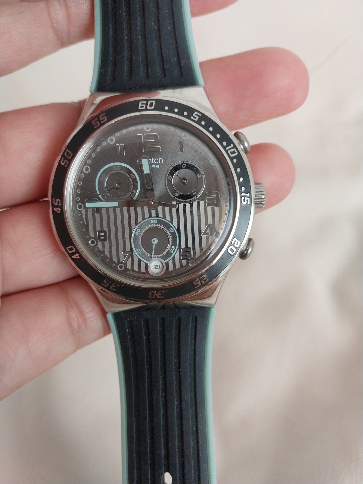 Swatch horloge met siliconen band - batterij nodig, Ophalen of Verzenden