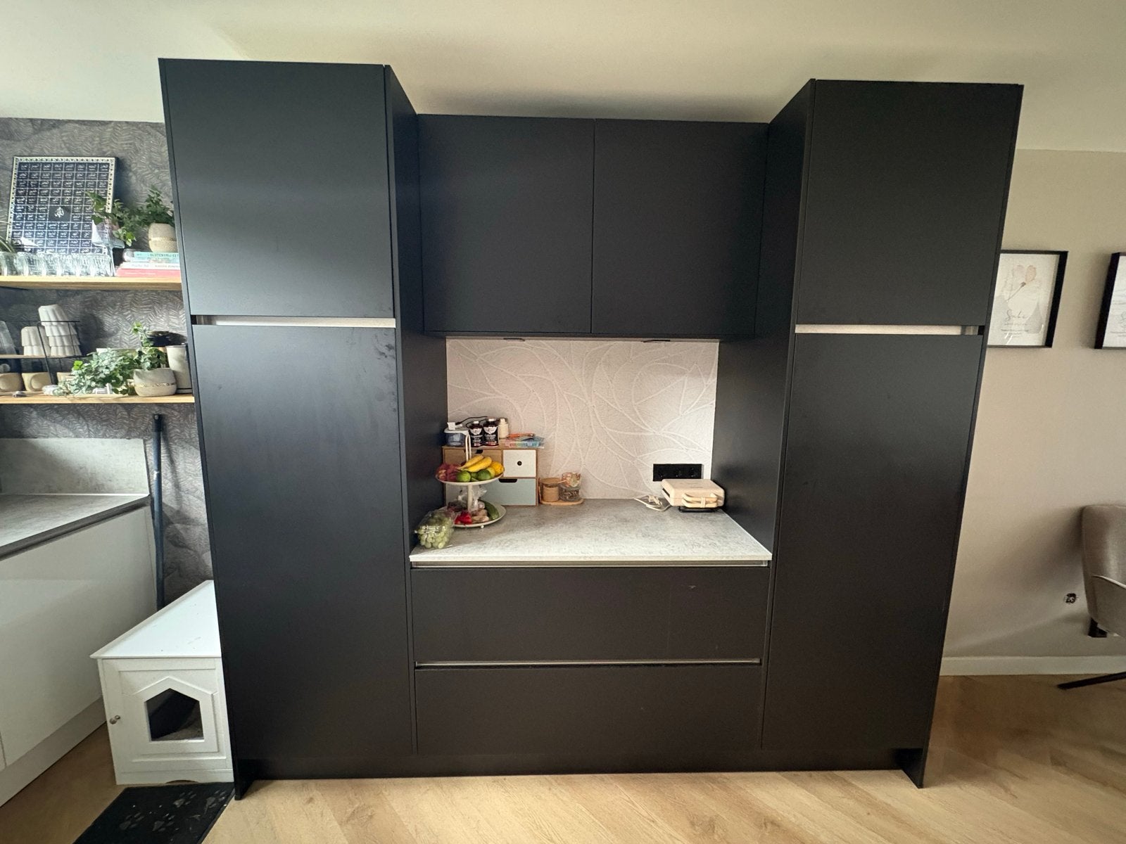 Zwart matte keuken uit 2022 met hoge kasten, Huis en Inrichting, Keuken | Complete keukens, Overige materialen, Zwart, Enkelwandige keuken
