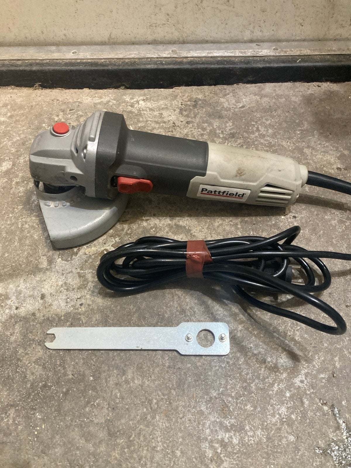 Pattfield Haakse Slijpmachine met Sleutel, Ophalen of Verzenden, Gebruikt, Minder dan 700 watt, Haakse handslijpmachine