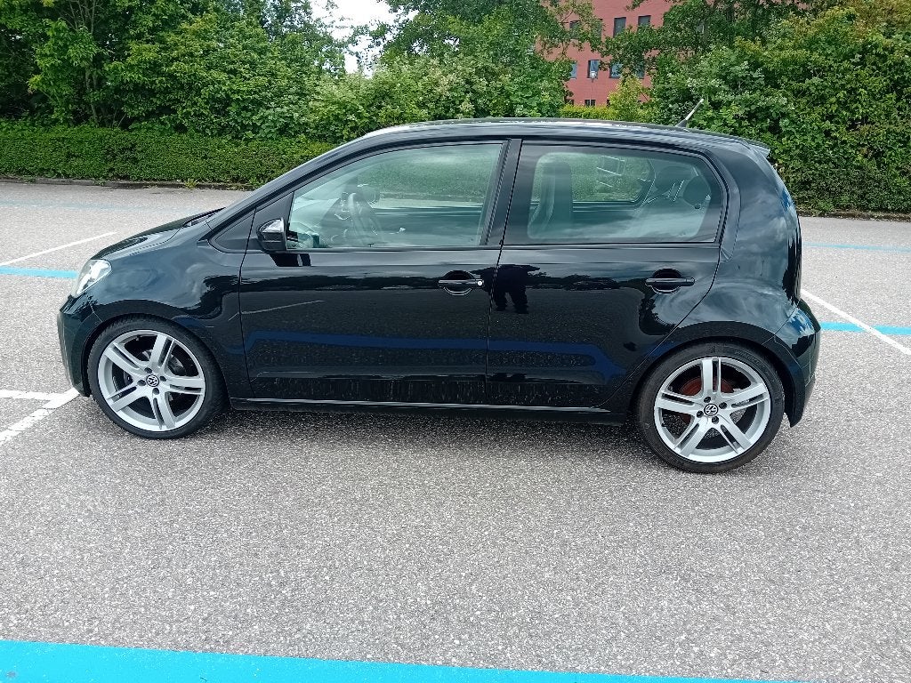 Volkswagen up! 1.0 44KW 5-DRS 2016 Zwart, Voorwielaandrijving, Stof, Up!, Metallic lak