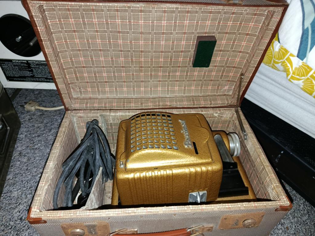 Vintage filmprojector in koffer - Goudkleurig, Ophalen of Verzenden, Gebruikt