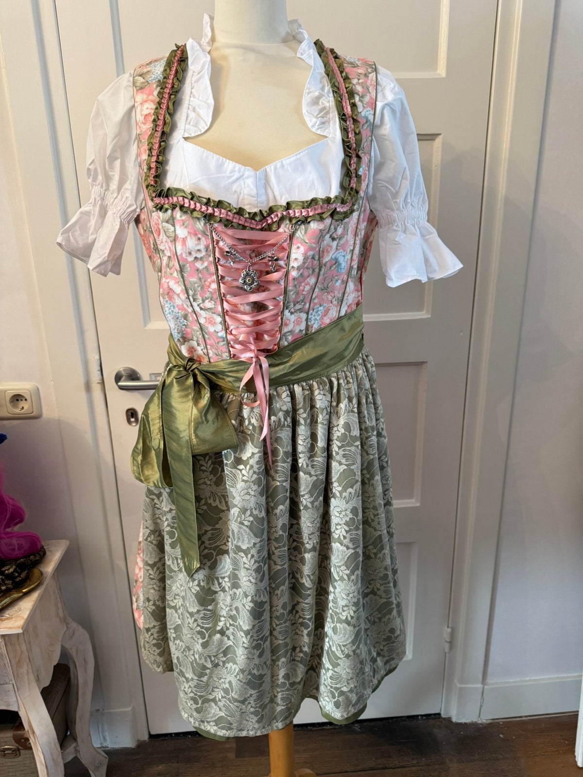Tiroler dirndl maat 46 van Landhaus mooie dikke kwaliteit, Ophalen of Verzenden, Zo goed als nieuw, Maat 46/48 (XL) of groter