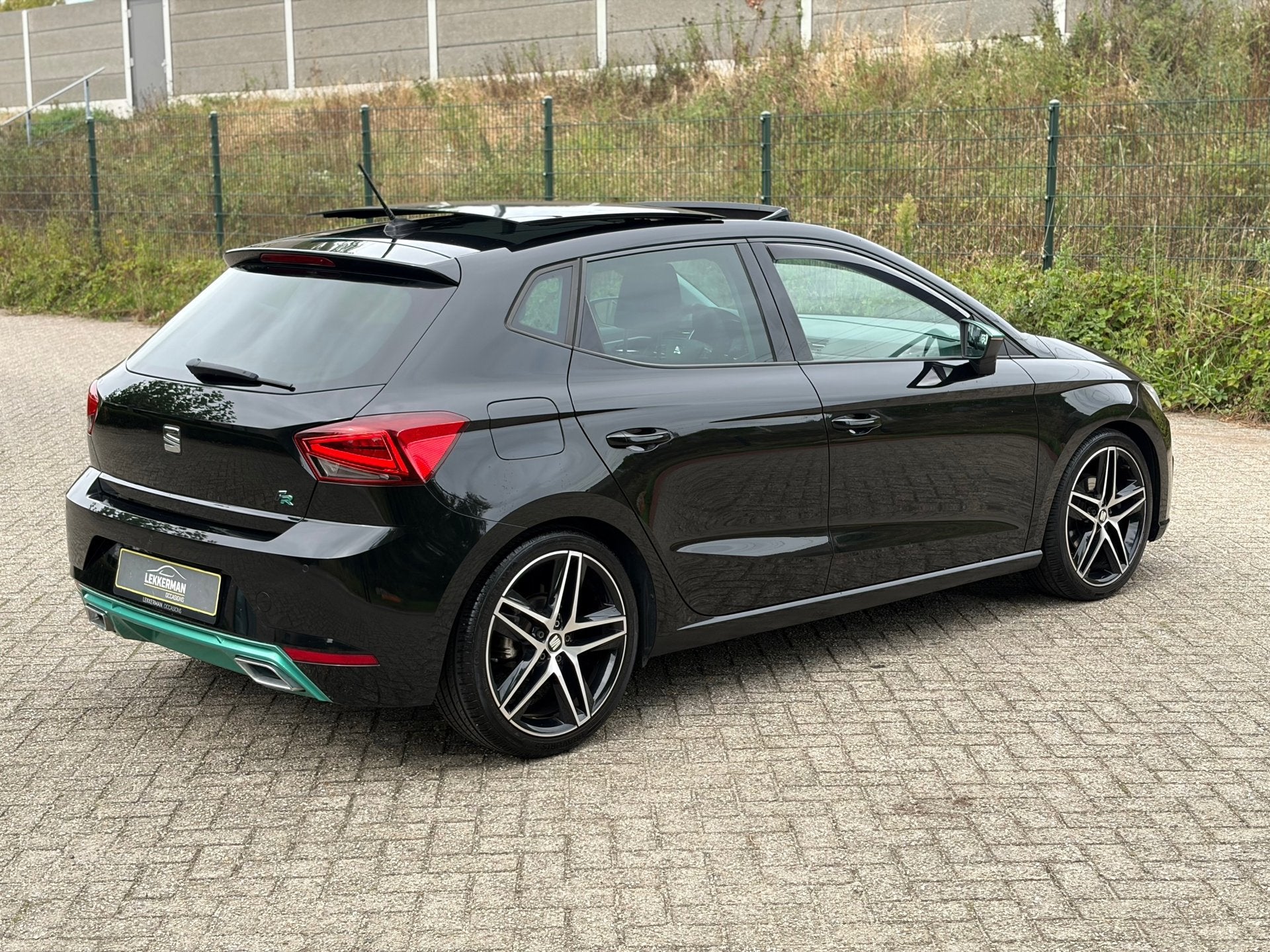 Seat Ibiza 1.5 TSI FR PANO I LED I CARPLAY I CAMERA I 150PK, Auto's, Seat, Voorwielaandrijving, Gebruikt, Zwart, 150 pk