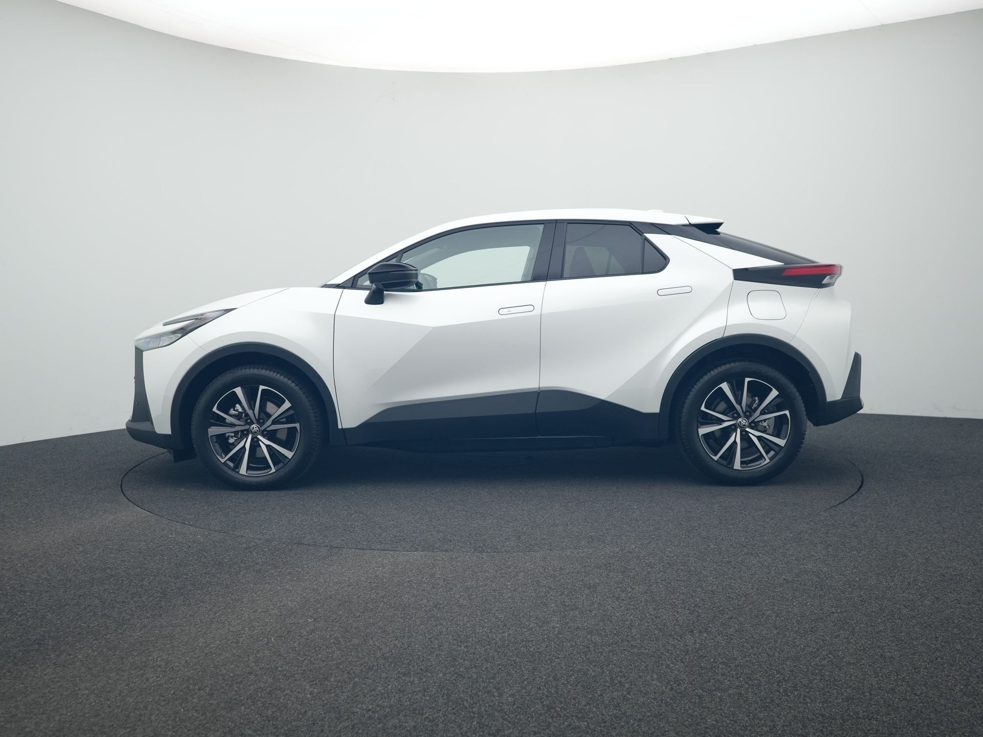Toyota C-HR 2.0 Plug-in Hybrid 220 Dynamic *DEMO* (bj 2025), 12 maanden, Stof, 725 kg, 4 cilinders