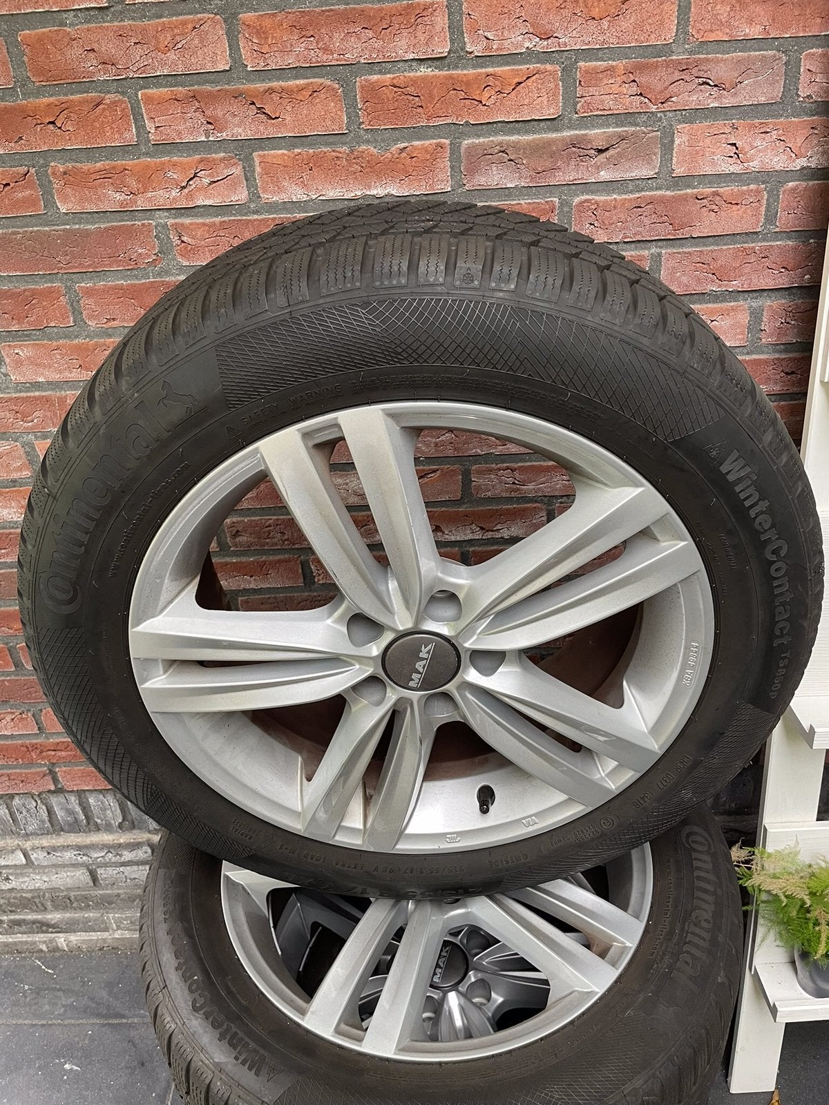 17 inch MAK VW LM Velgen met Conti Winterbanden, Ophalen, 215 mm, Banden en Velgen, 17 inch