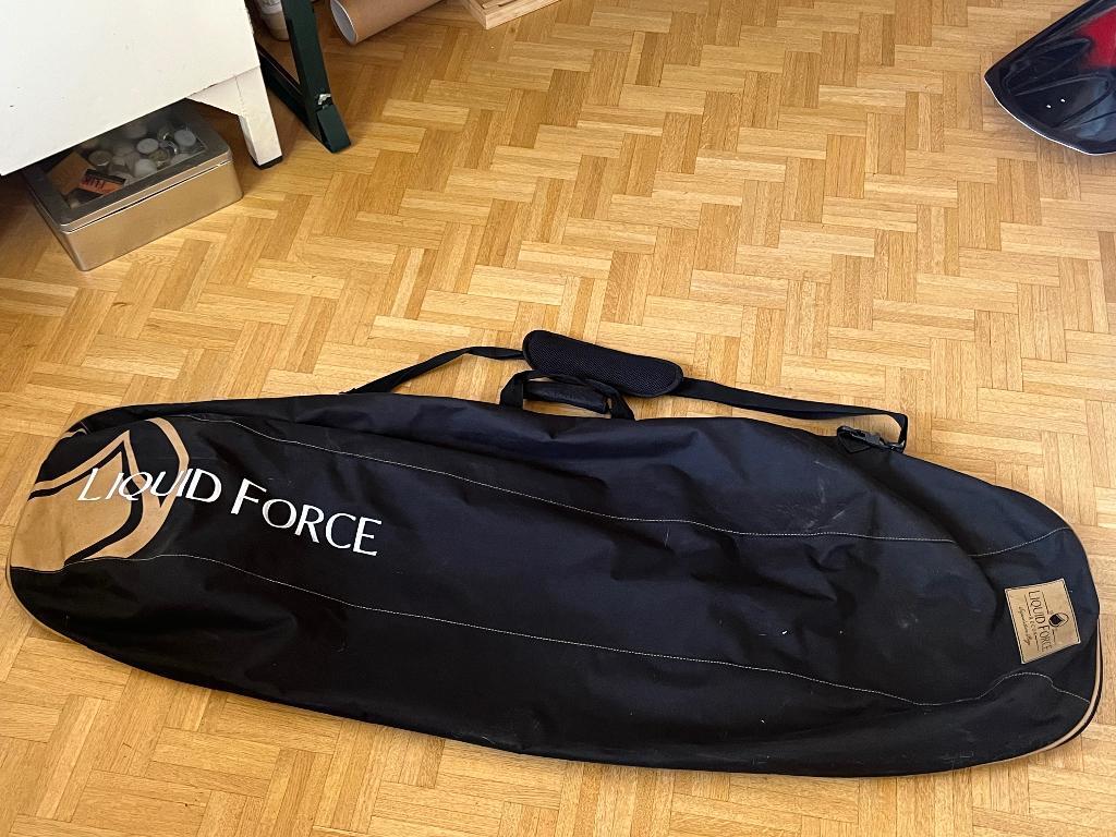 Liquid force Wakeboard 139, Watersport en Boten, Wakeboarden, Ophalen of Verzenden, Gebruikt, Board en Schoenen
