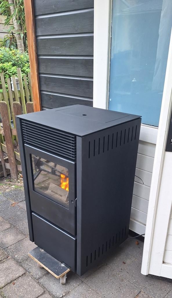 Gezocht pelletkachel/ Defect /overbodig /opknapper., Huis en Inrichting, Kachels, Ophalen, Gebruikt, Overige brandstoffen, Pelletkachel