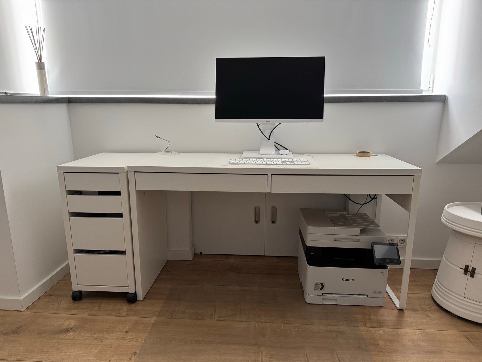 Wit bureau met ladeblok en opbergruimte, Huis en Inrichting, Ophalen, Gebruikt, Met lades, Spaanplaat of MDF
