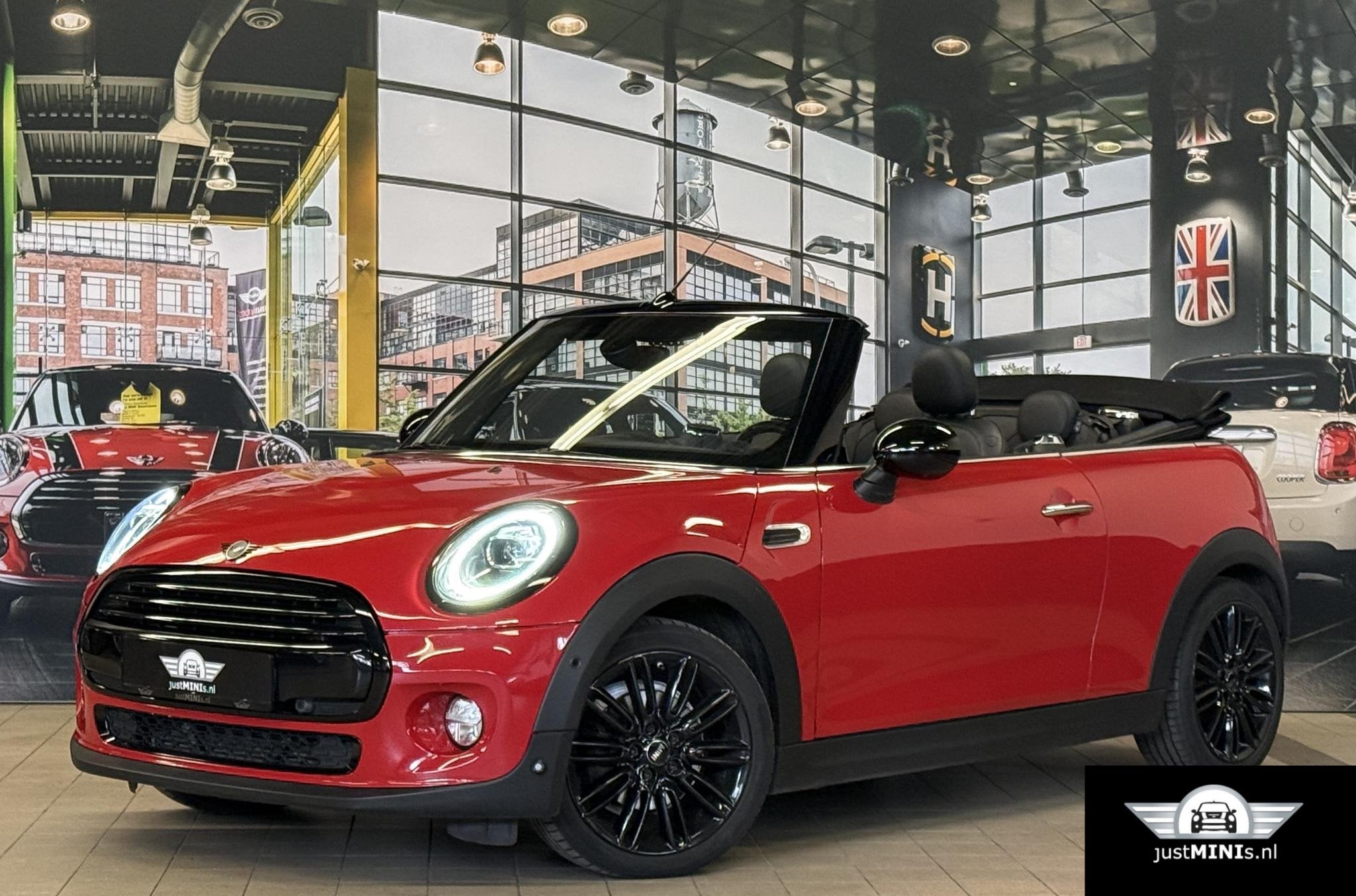 MINI COOPER CABRIO 136 pk CARPLAY NAVI LEDER UNION JACK FACE, Voorwielaandrijving, 136 pk, Gebruikt, 4 stoelen