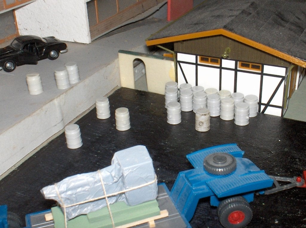 20 stuks vaten met tapgat - lading / laadgoed / vracht, Hobby en Vrije tijd, Modeltreinen | H0, Overige merken, Wisselstroom, Overige typen