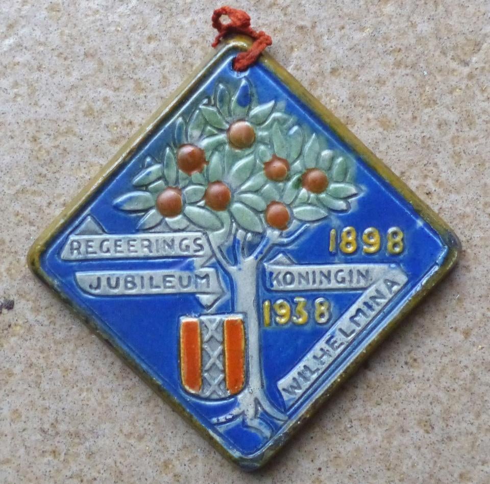 Wandtegel koningin Wilhelmina jubileum 40 jaar 1898 - 1938, Ophalen of Verzenden, Gebruikt, Nederland, Overige typen