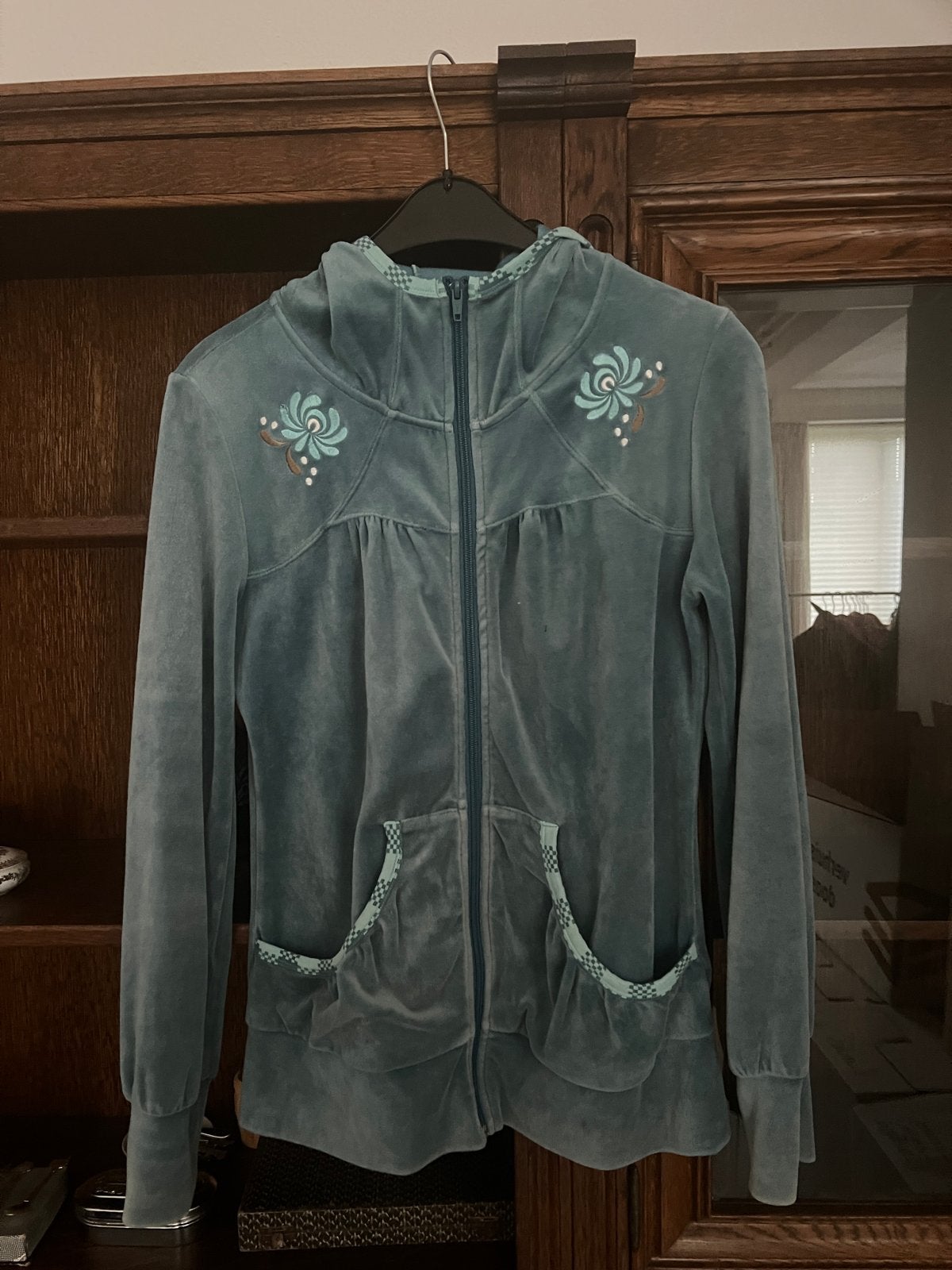 Blutsgeschwester fluwelen hoodie vest borduursel, XL - nieuw, Ophalen of Verzenden, Nieuw, Maat 46/48 (XL) of groter, Blauw