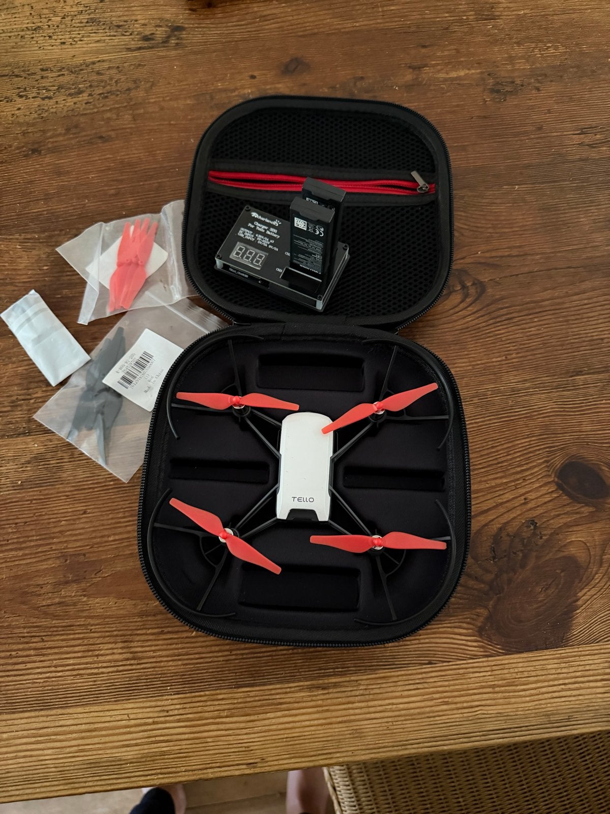 Tello Drone - Stunt Drone met Extra's, Basiskwaliteit, Minder dan 100 meter, Zo goed als nieuw, DJI