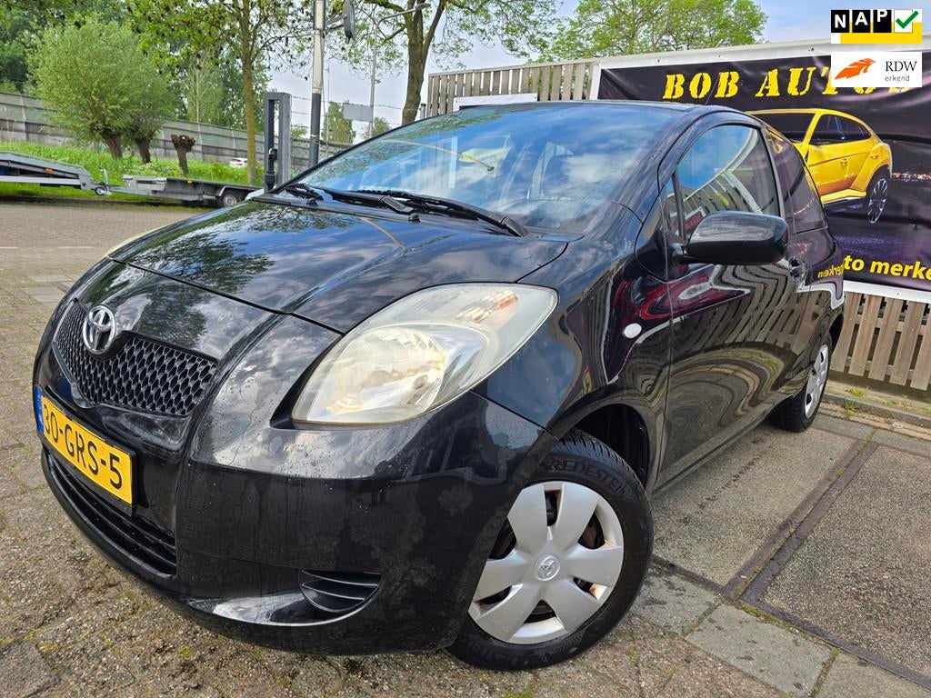 Toyota Yaris 1.0 VVTi +/ 1e eigenaar/nap/apk/rijd schakelt p, Voorwielaandrijving, 750 kg, Elektrische ramen, Zwart