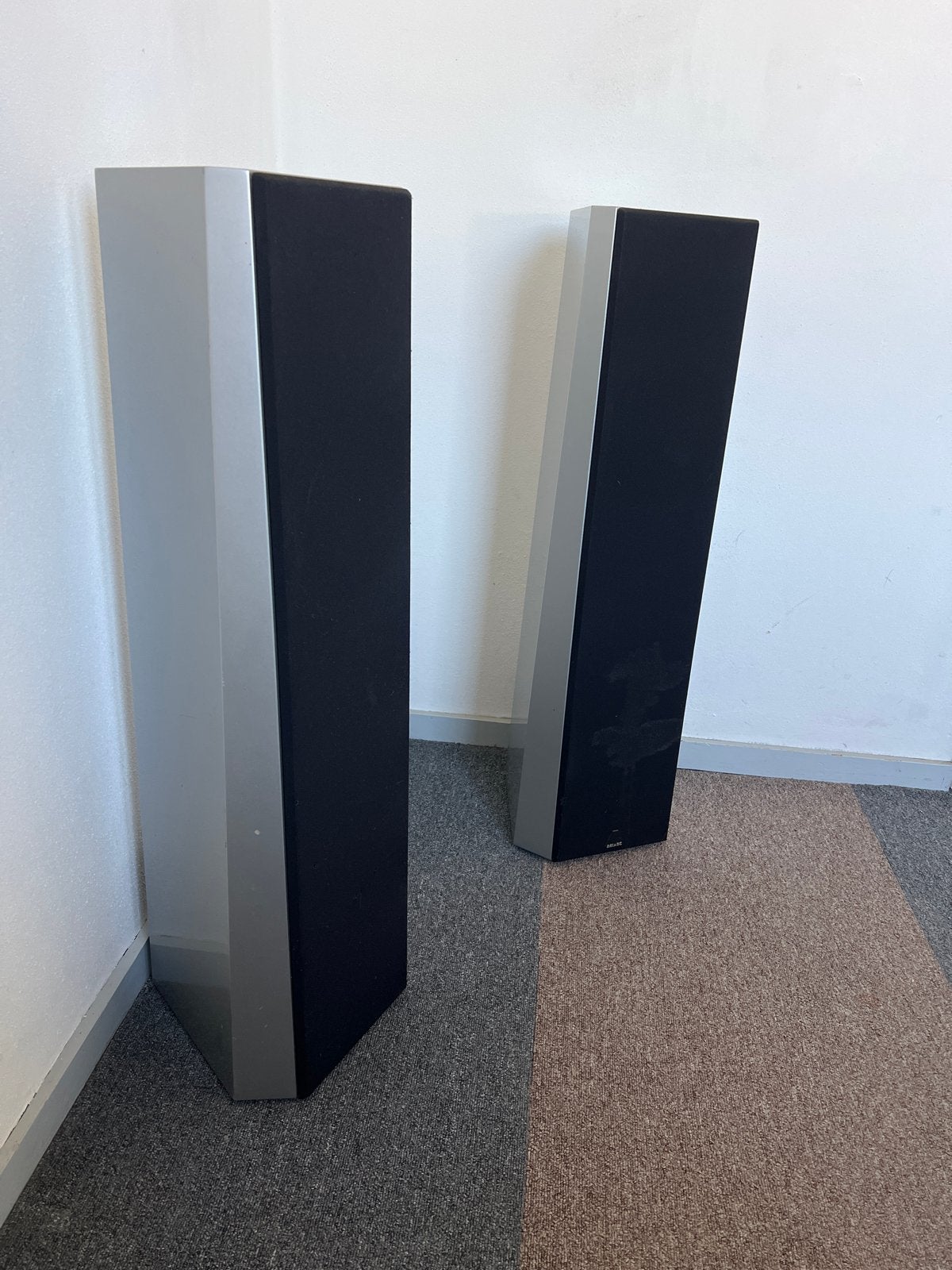 Driade D80/ZTL Vloerstaande Luidsprekers - Zilver/Zwart, Vloerstaande luidspreker, Gebruikt, 120 tot 150 watt, Ophalen