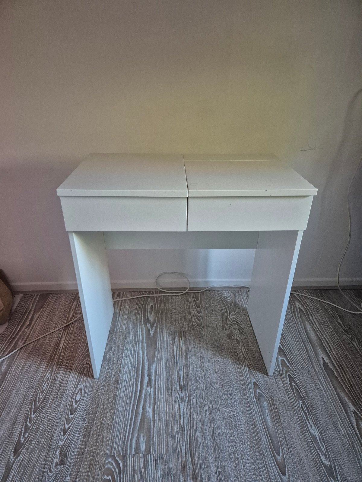 IKEA BRIMNES toilettafel. Gratis af te halen, Huis en Inrichting, Bureaus, Ophalen, Met lades, Gebruikt, Spaanplaat of MDF