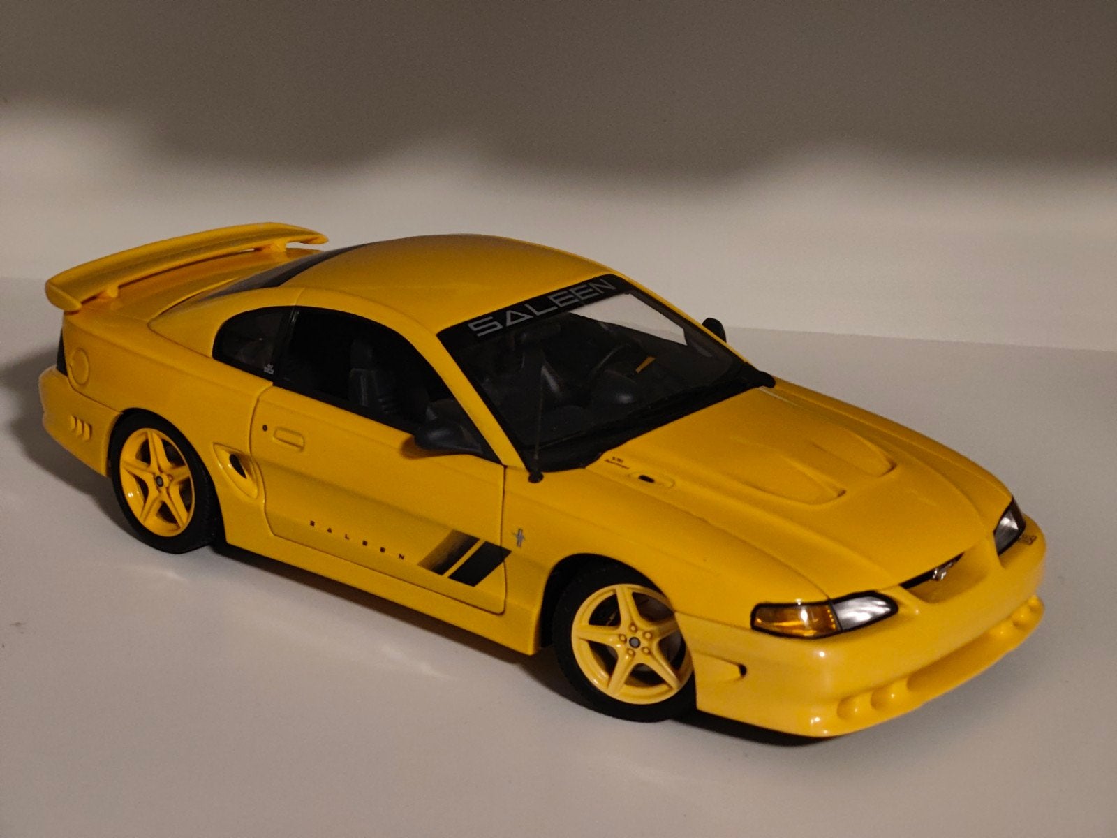 Autoart 1:18 Ford Mustang Saleen S351 Geel - ovp SN95 sn-95, Ophalen of Verzenden, Zo goed als nieuw, Auto, Autoart