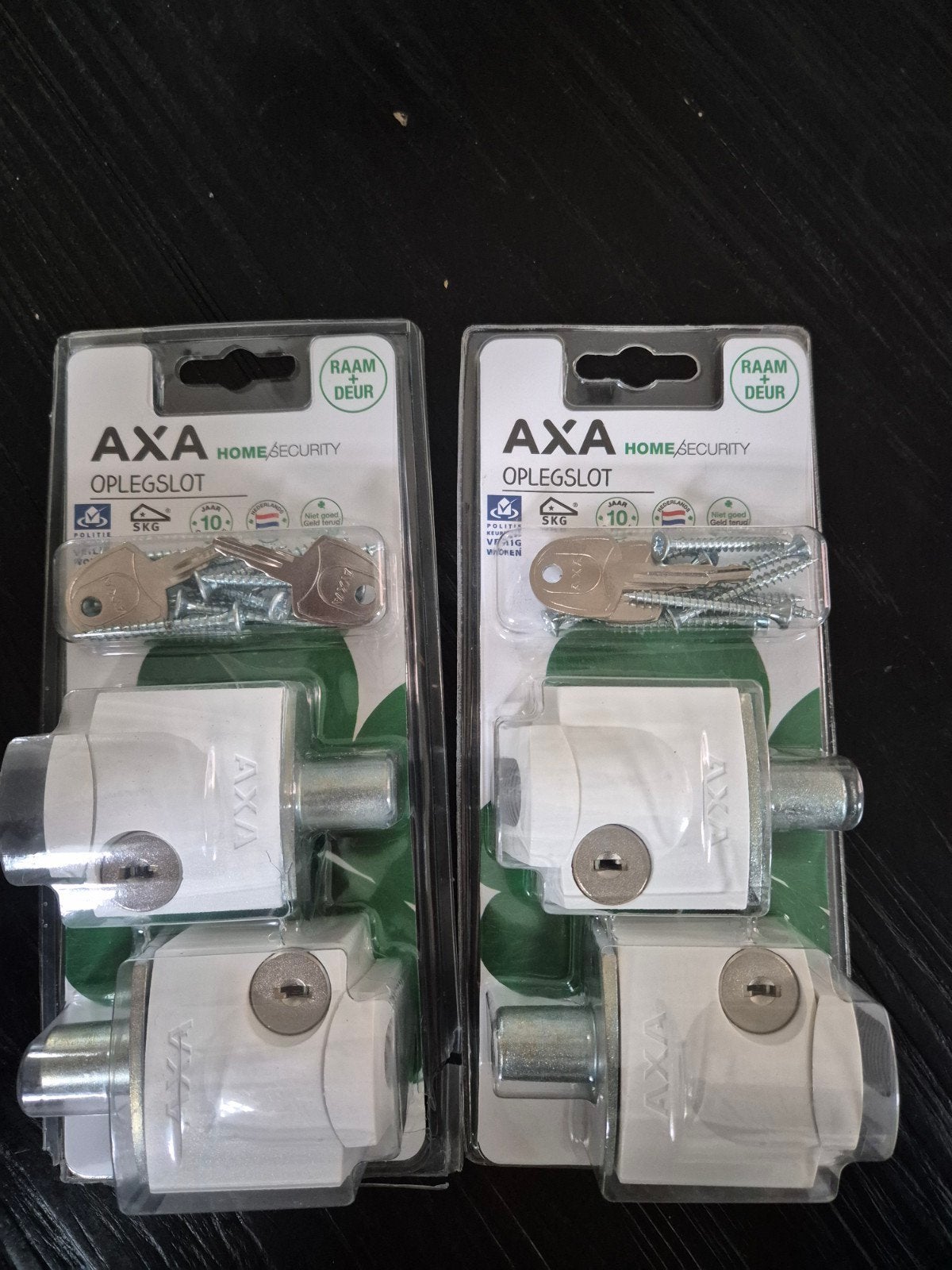 Nieuw AXA Oplegslot 3012 (2x) voor ramen en buitendeuren, Ophalen of Verzenden, Nieuw, Overige materialen, Slot