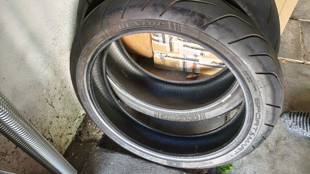 Een set gebruikte Dunlop Sportsmart mk3, Motoren, Ophalen, Gebruikt