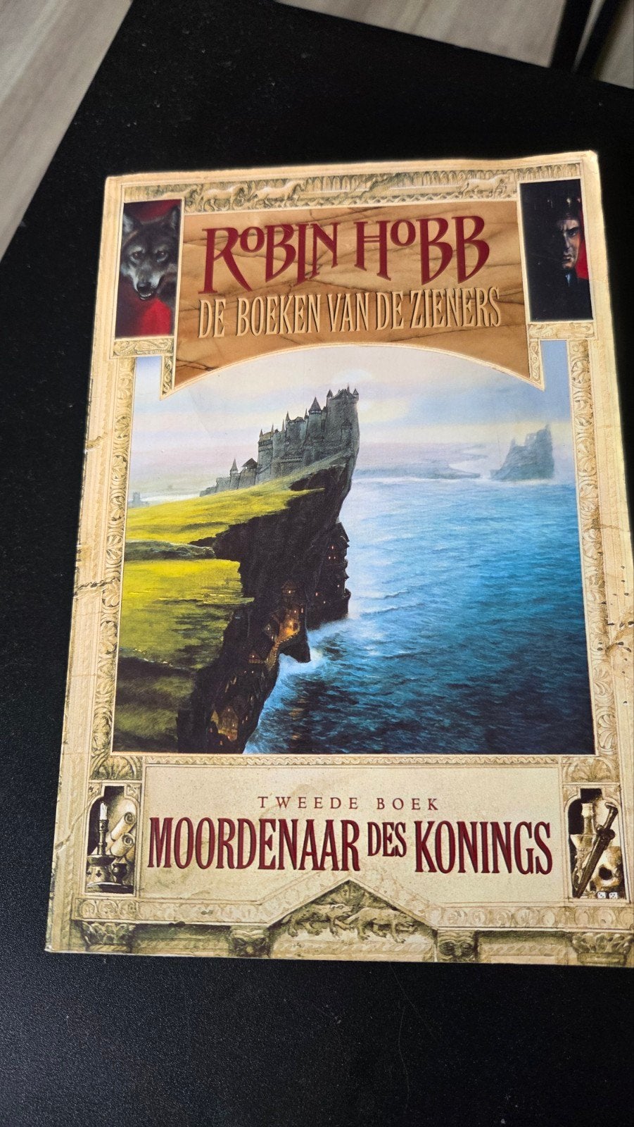 Robin Hobb - Moordenaar des Konings De Boeken van de Zieners, Boeken, Ophalen of Verzenden, Gelezen, Robin Hobb
