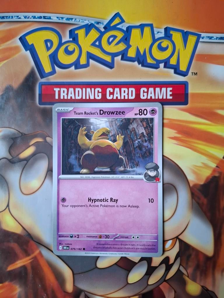 Team rocket's Drowzee 079/182 Destined Rivals pokemon nm, Ophalen of Verzenden, Zo goed als nieuw, Losse kaart