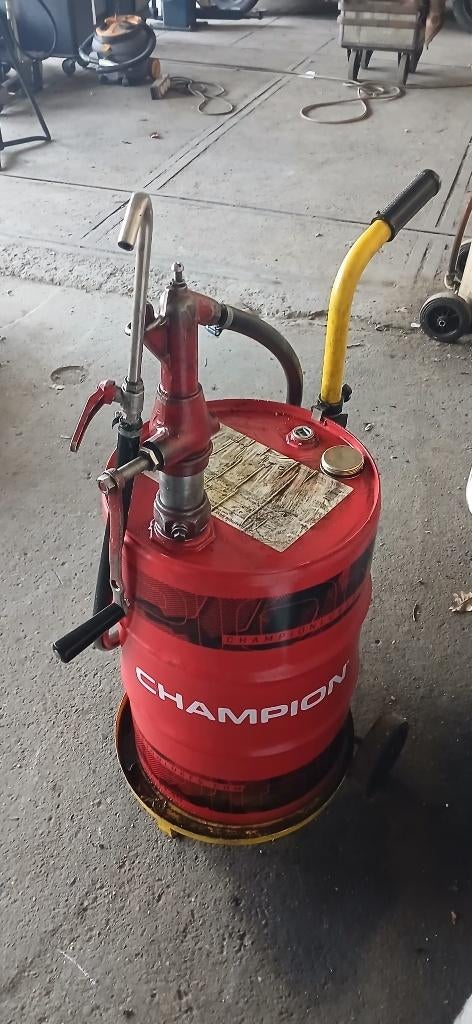 Champion 75W80 versnellingsbakolie met handbediende oliepomp, Ophalen, Gebruikt