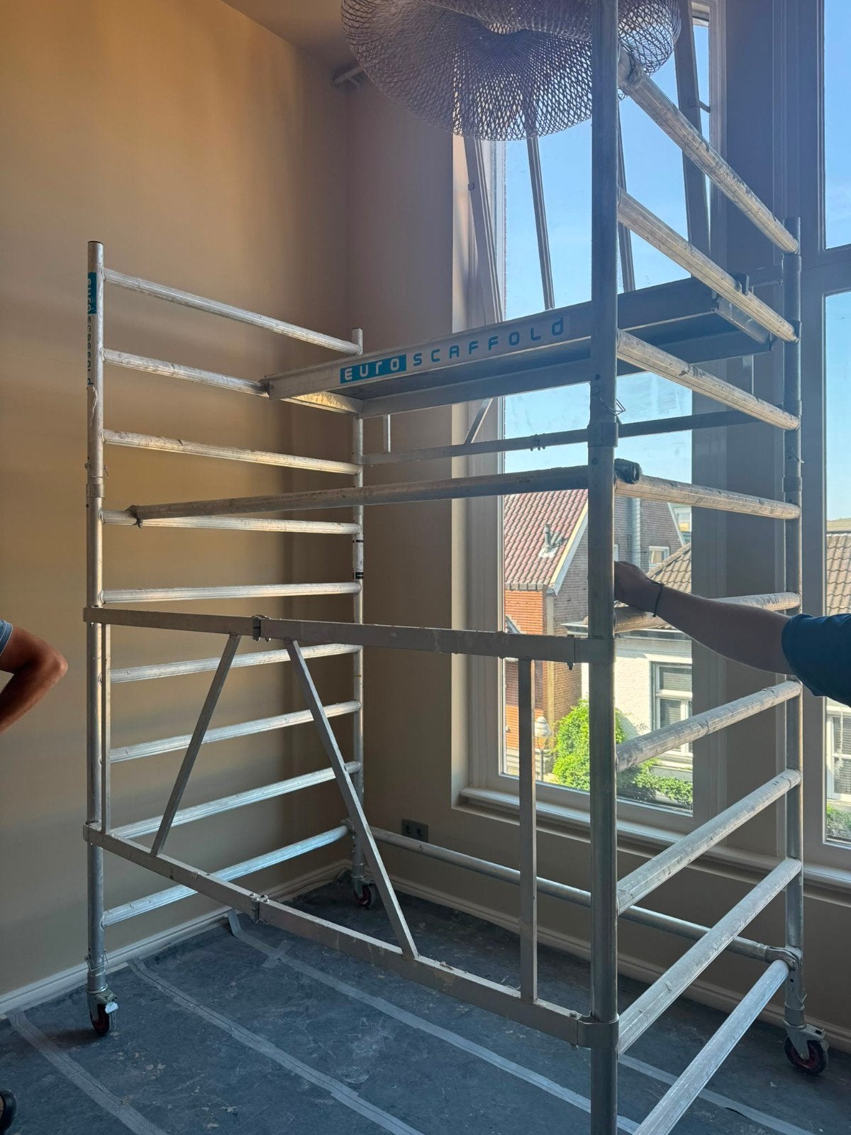 Euro scaffold dubbele steiger 4m werkhoogte, Ophalen, Zo goed als nieuw, Rolsteiger of Kamersteiger, 2 tot 5 meter