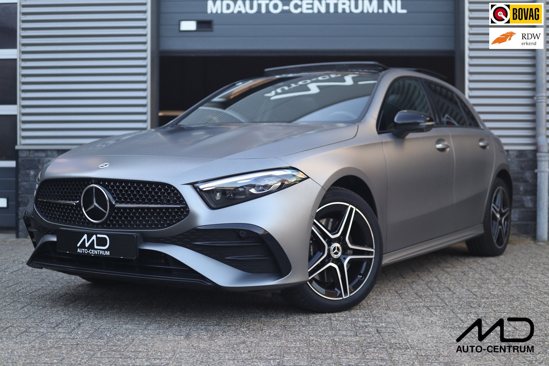 Mercedes-Benz A-klasse 250 e AMG| Matgrijs| Pano| Memory| 36, Auto's, Dealer onderhouden, Gebruikt, Zwart, 4 cilinders