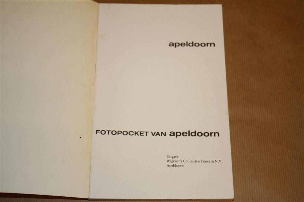 Apeldoorn. Fotopocket van Apeldoorn., Ophalen of Verzenden, Gelezen