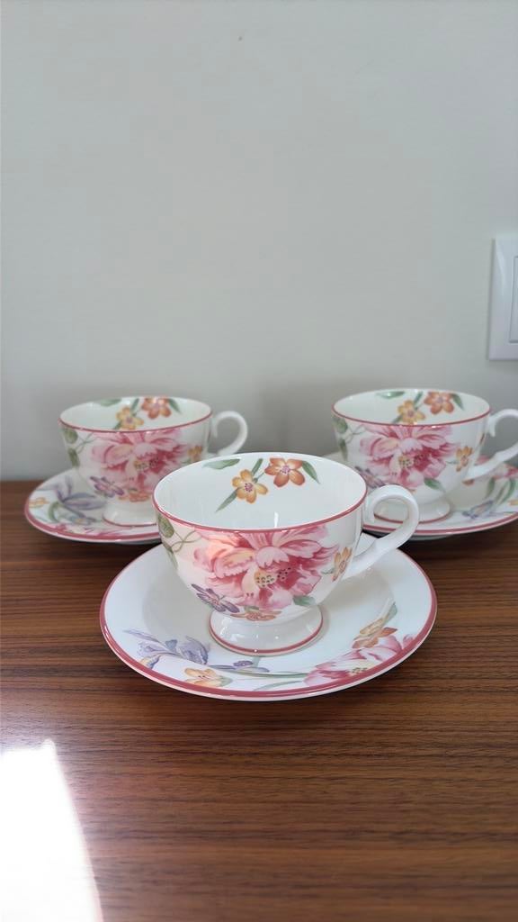 3 Royal Albert Ophelia kop en schotels, Verzamelen, Ophalen of Verzenden, Zo goed als nieuw, Porselein, Kop en/of schotel