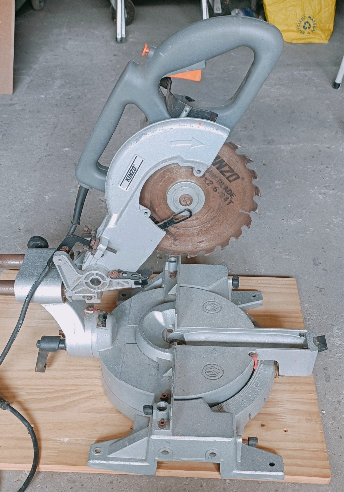 Afkortzaag, Ophalen, 1200 watt of meer, Afkortzaag, 30 tot 70 mm