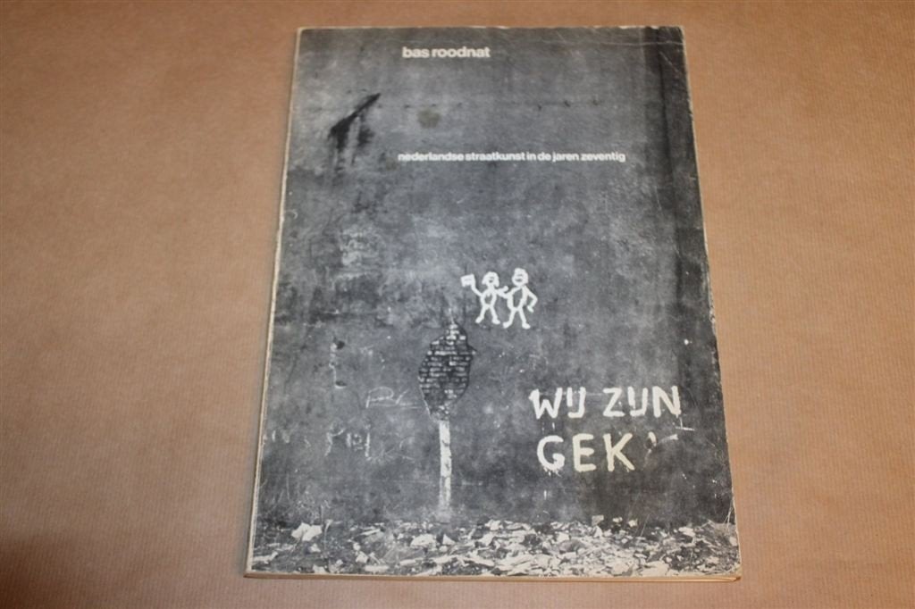 Wij zijn gek — Fotoboek Nederlandse Straatkunst Jaren 70, Boeken, Ophalen of Verzenden, Gelezen