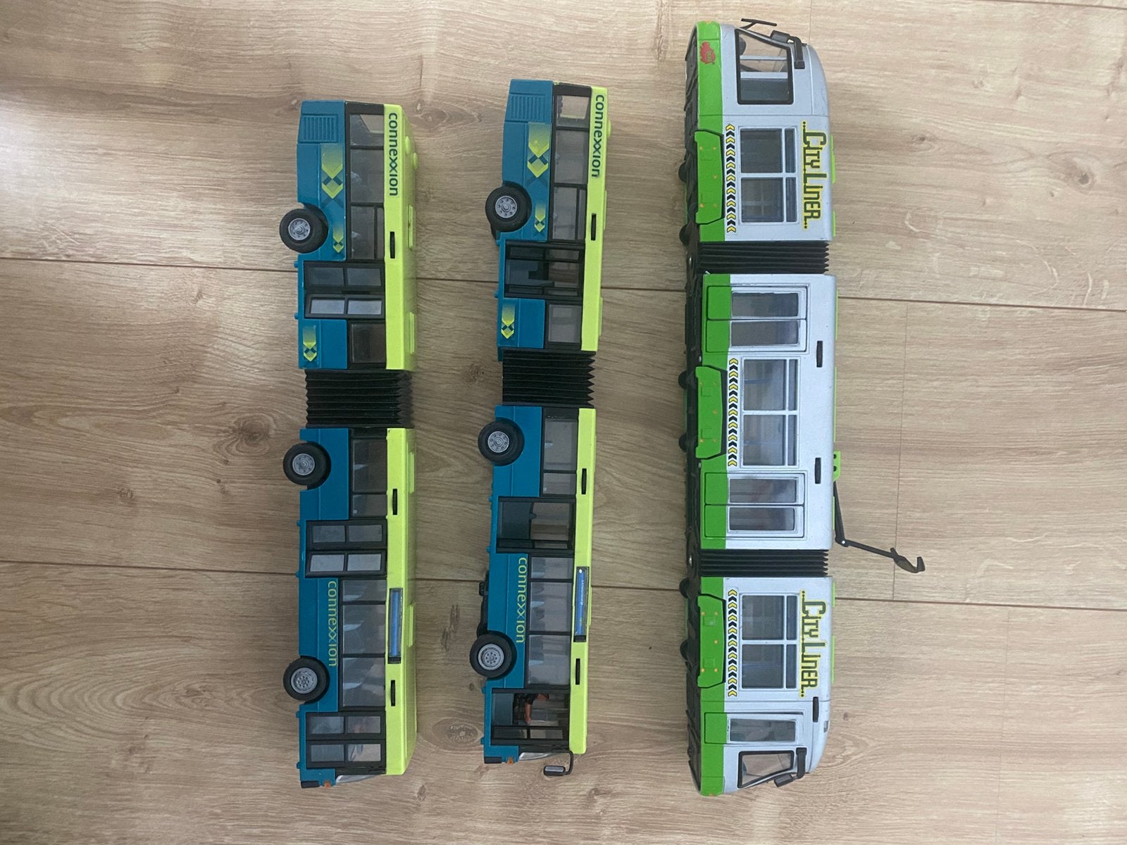 Connexxion bussen en 1 tram, Ophalen, Zo goed als nieuw