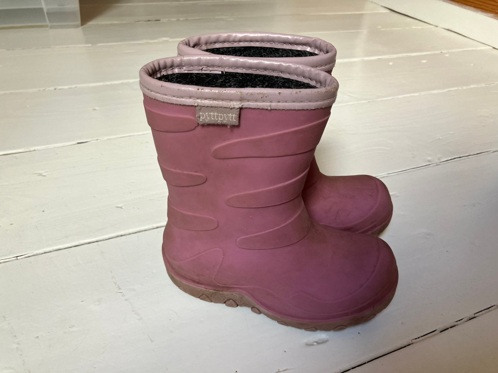 Winterlaarzen - wolgevoerd - ZGAN - maat 25 - Pyttpytt, Ophalen of Verzenden, Zo goed als nieuw, Meisje, Laarzen
